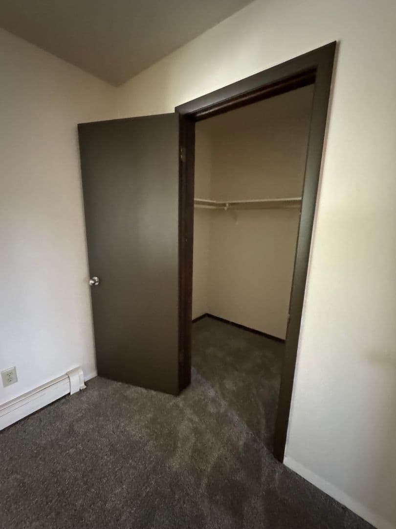 Oshkosh Apartment: 702 - 830 Stillwell Avenue