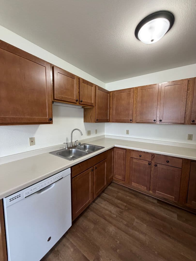 Oshkosh Apartment: 1120 -1270 W. 20th Avenue