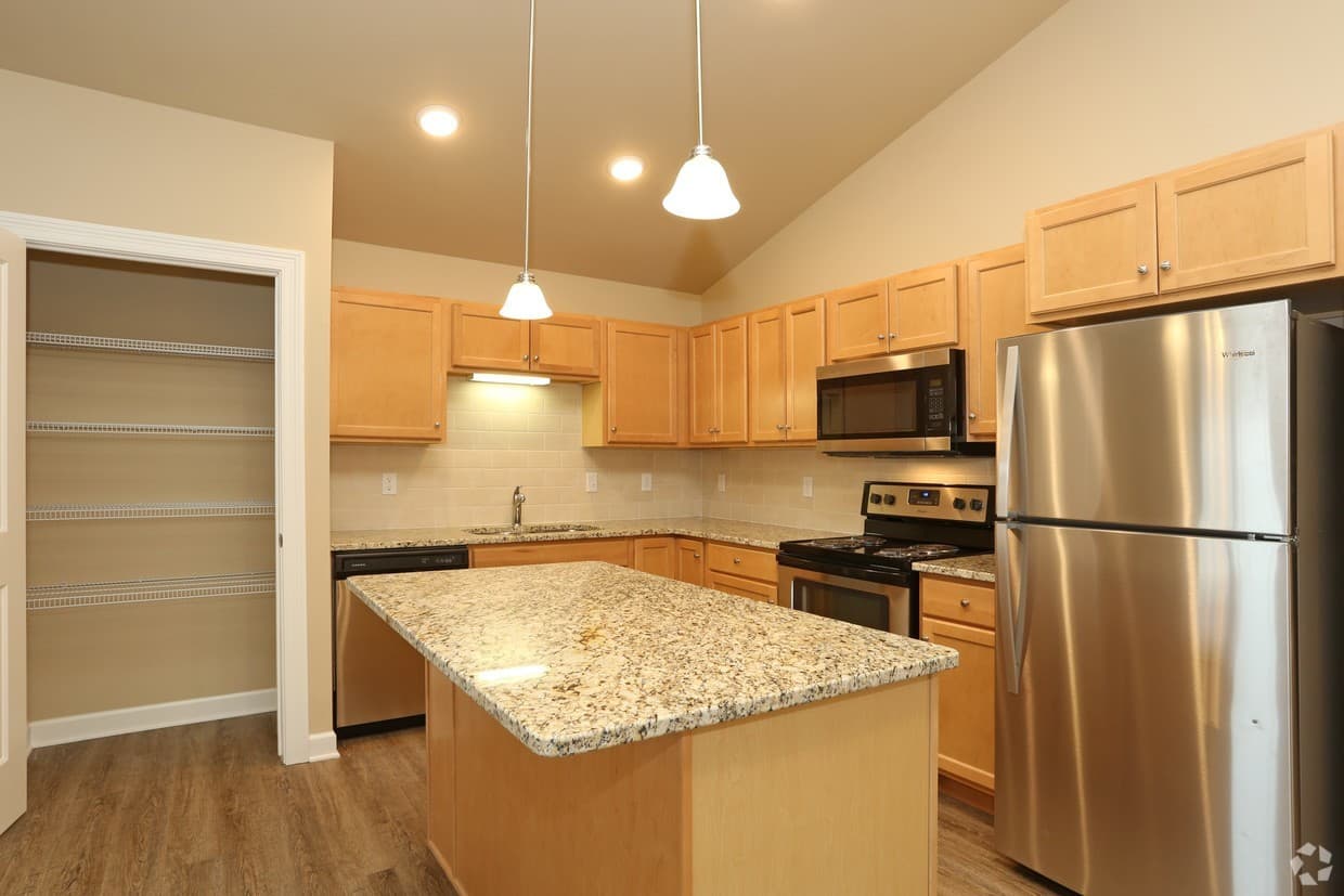 Lake Mills Apartment: 800-820 Brewster Drive