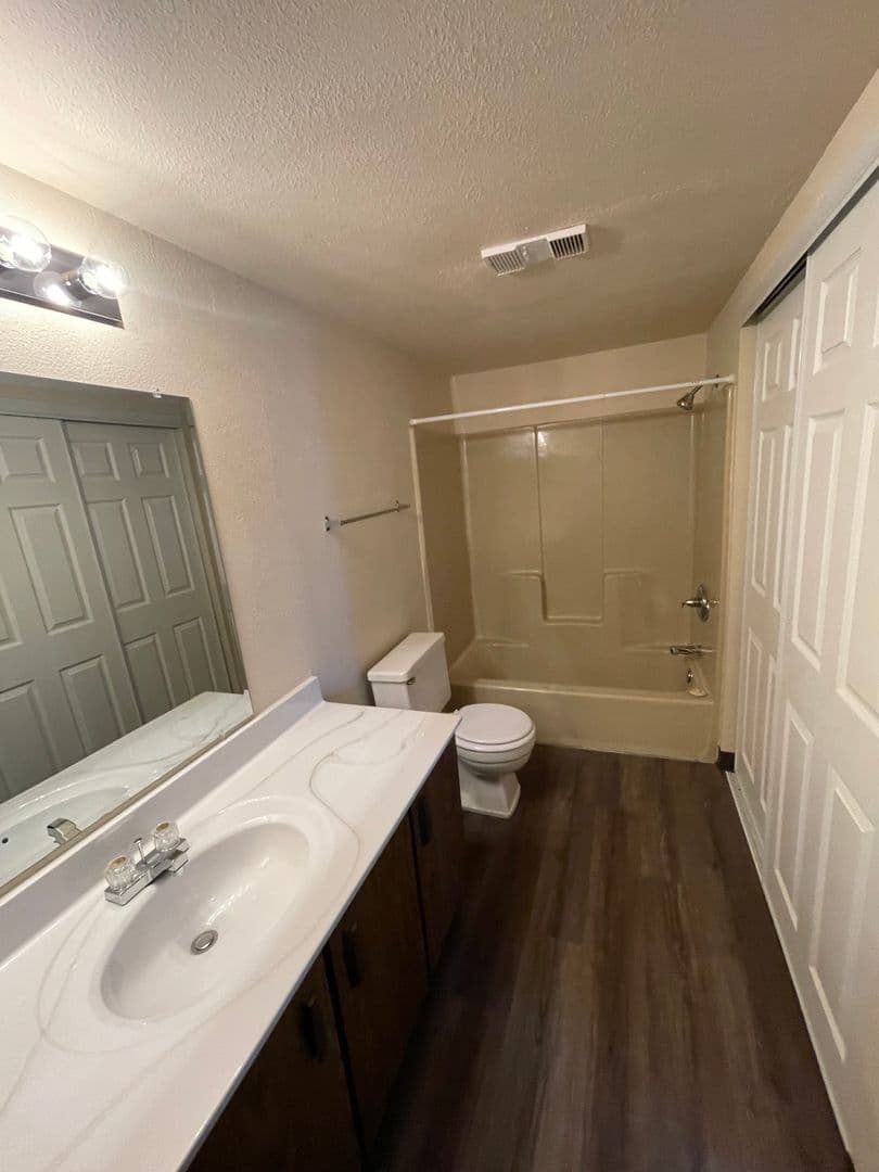 Oshkosh Apartment: 1770 - 1810 Taft Avenue