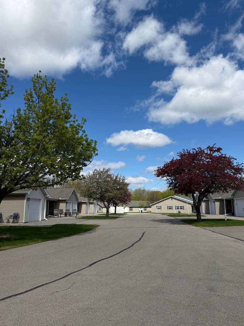 Oshkosh Apartment: 1120 -1270 W. 20th Avenue