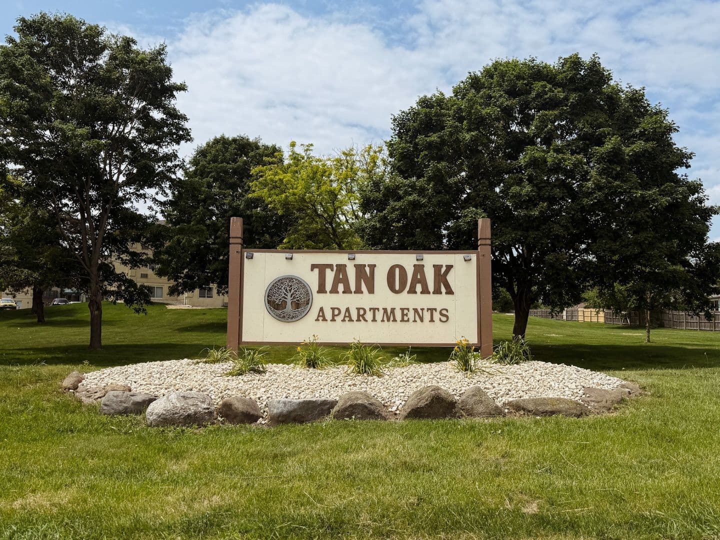Twin Lakes Apartment: 1601 - 1761 Wilmot Avenue
