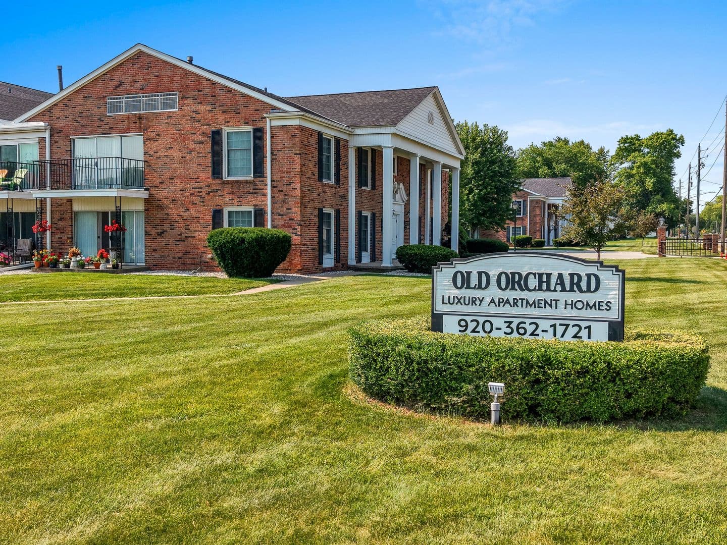 Allouez Apartment: 3001 S. Webster Avenue