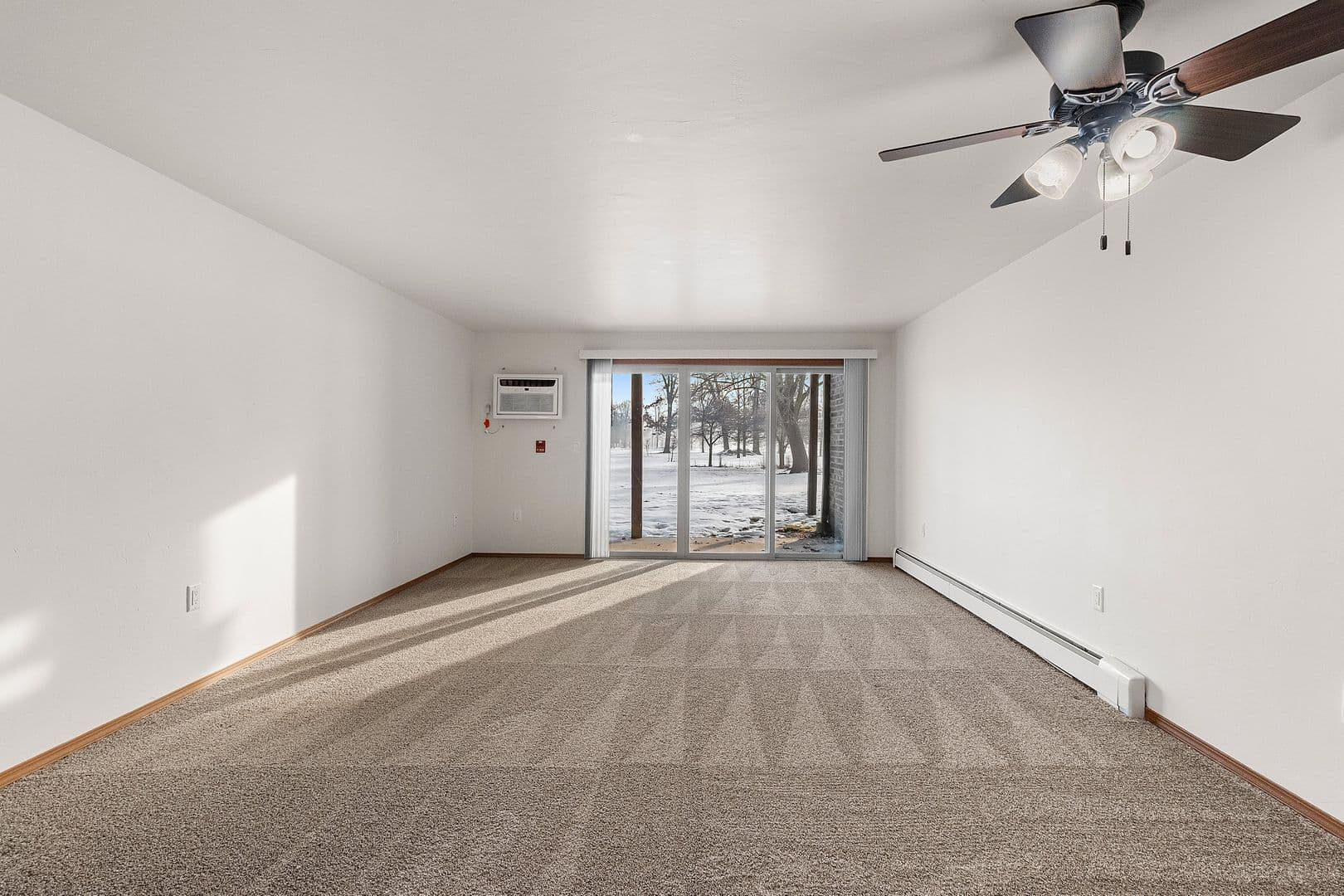 Green Bay Apartment: 1040, 1110, 1130 & 1140 Moraine Way