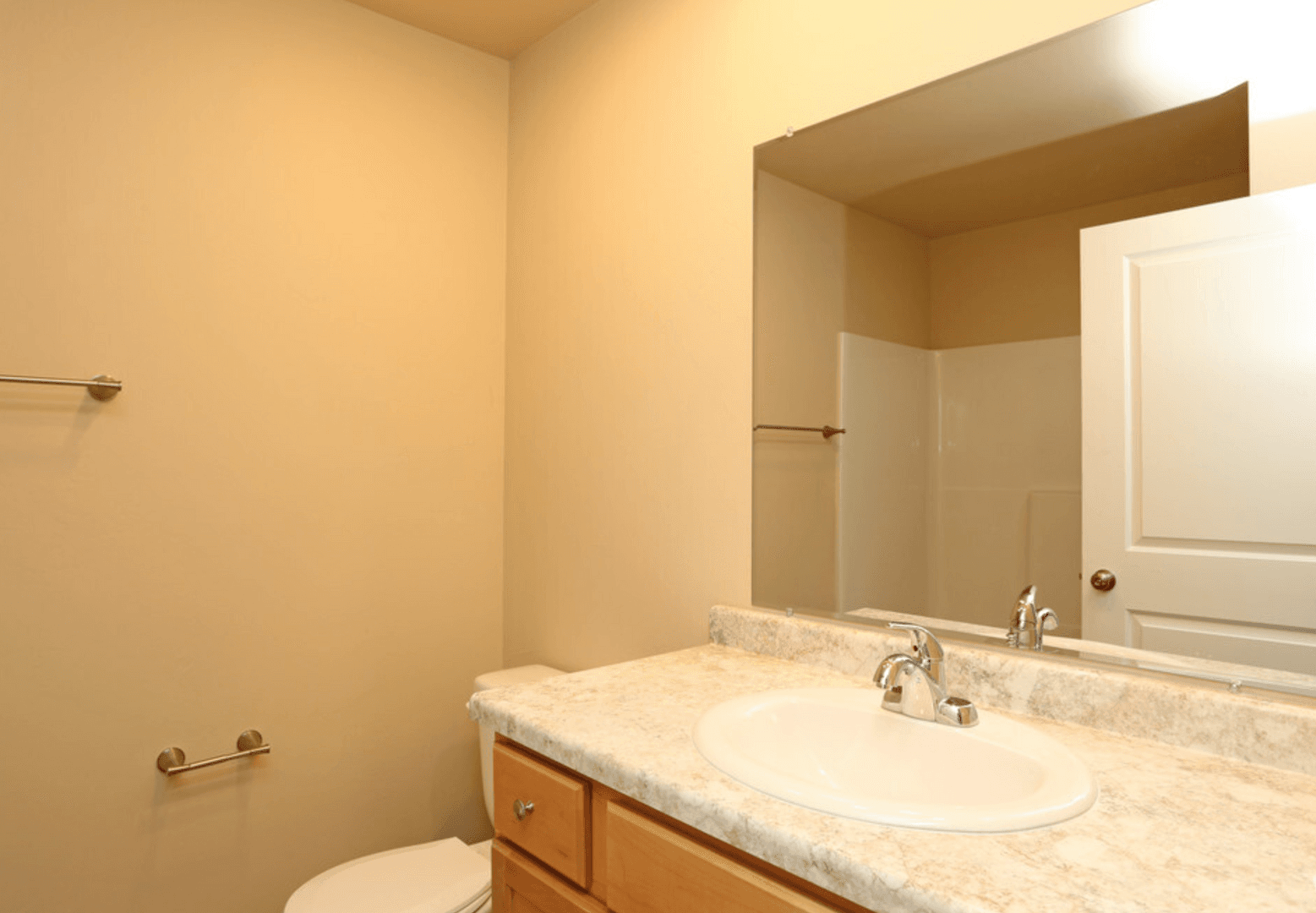 Lake Mills Apartment: 800-820 Brewster Drive