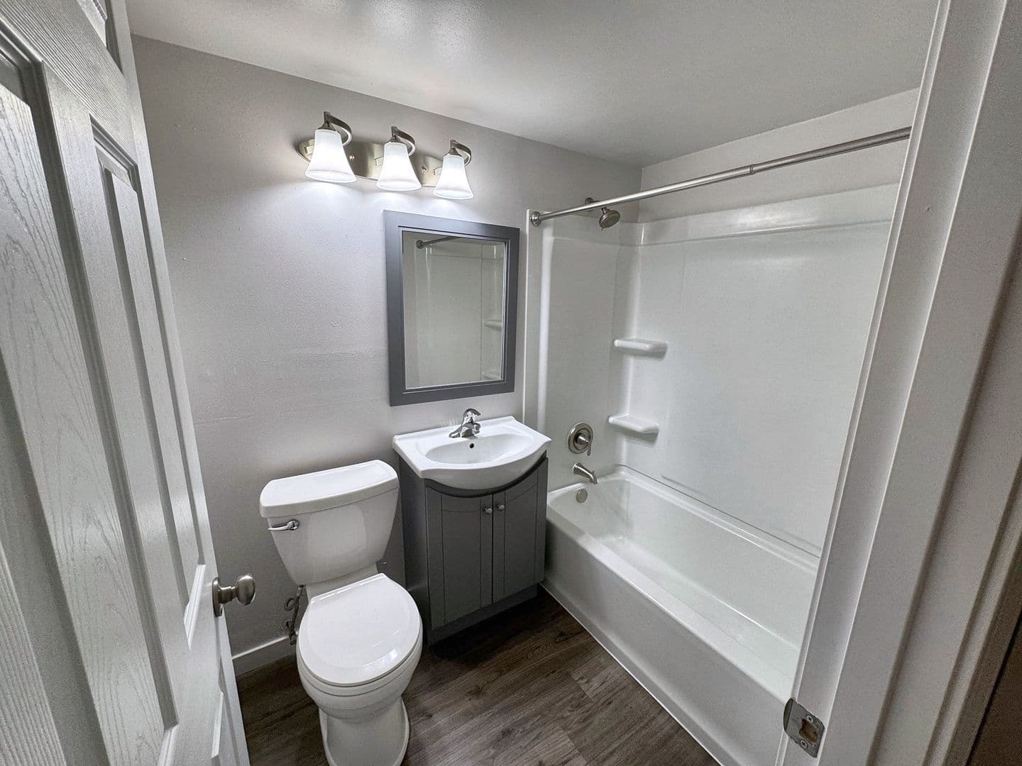 Germantown Apartment: W162 N11811 Park Ave.