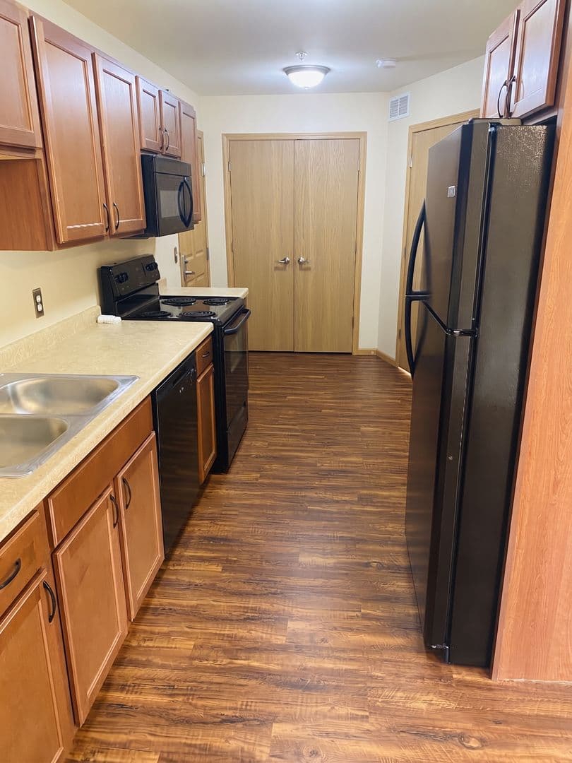 Whitewater Apartment: 533 & 539 W. Caine St