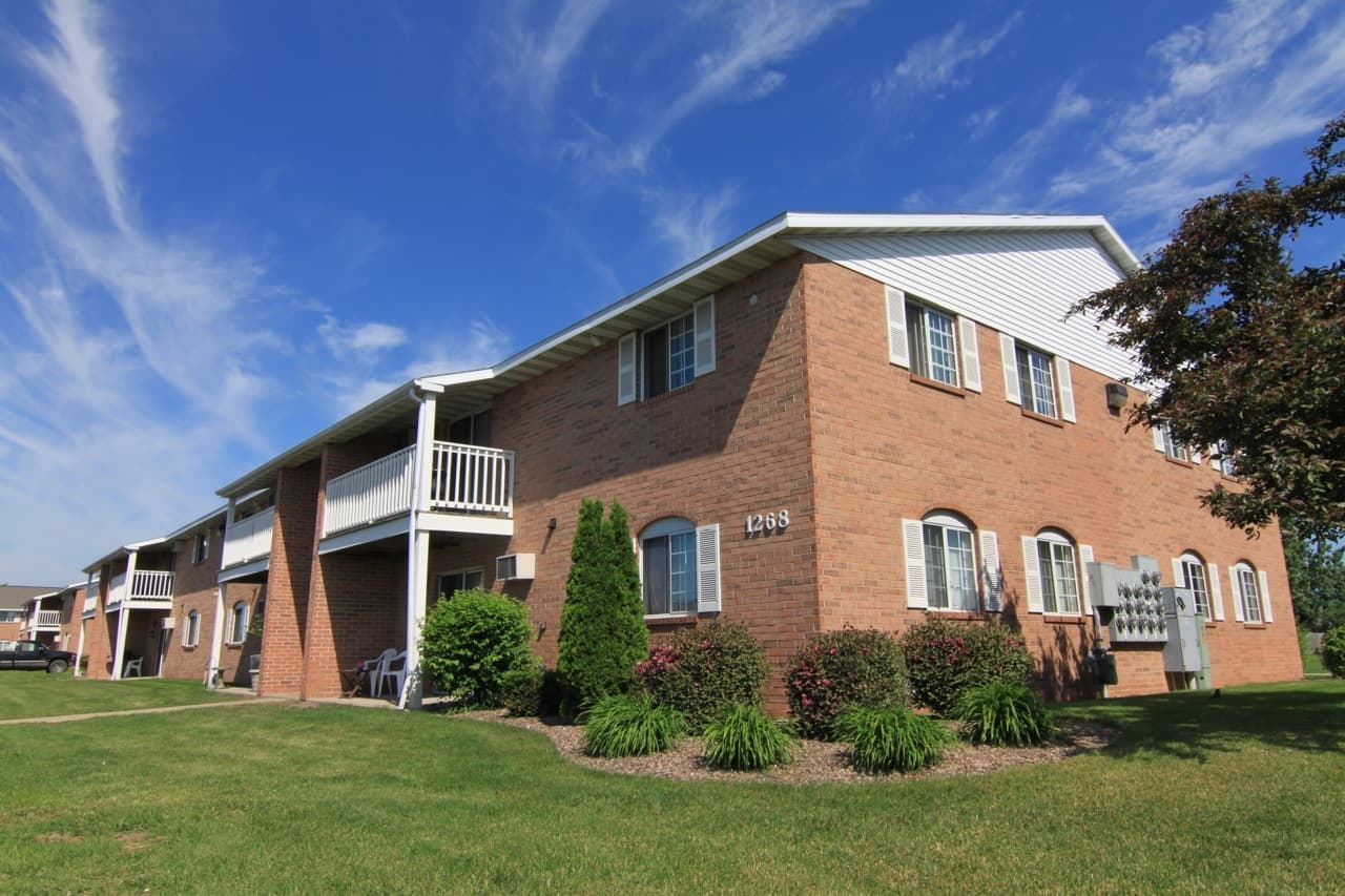 De Pere Apartment: 1258-1290 Scheuring Road