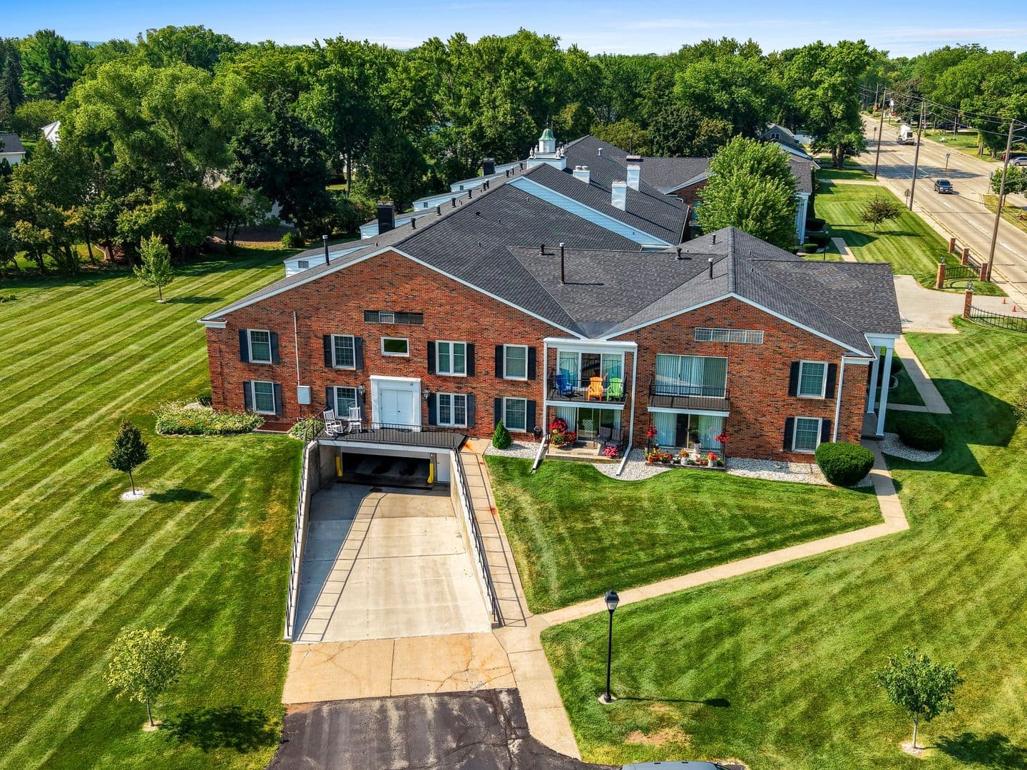 Allouez Apartment: 3001 S. Webster Avenue