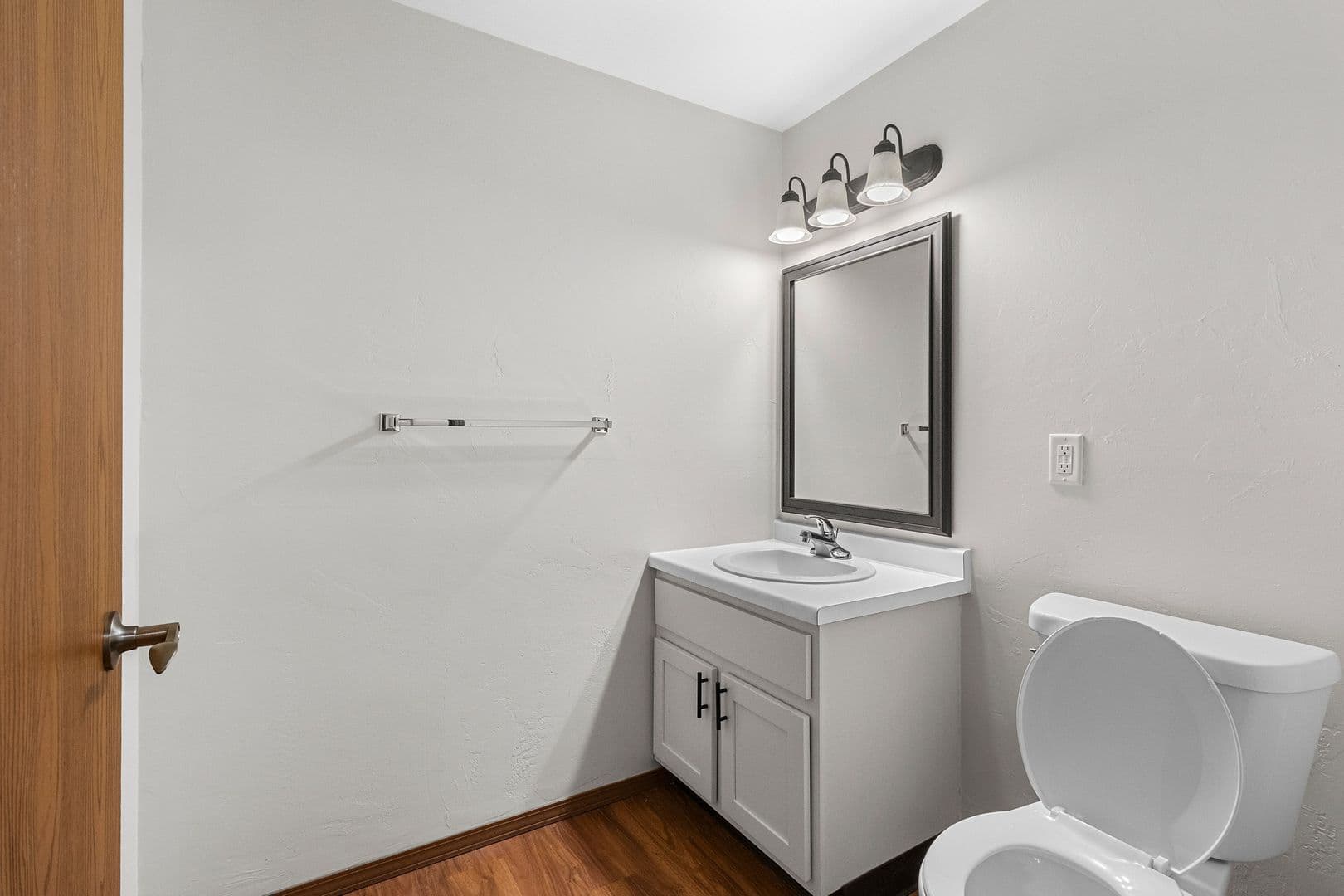 Green Bay Apartment: 1040, 1110, 1130 & 1140 Moraine Way