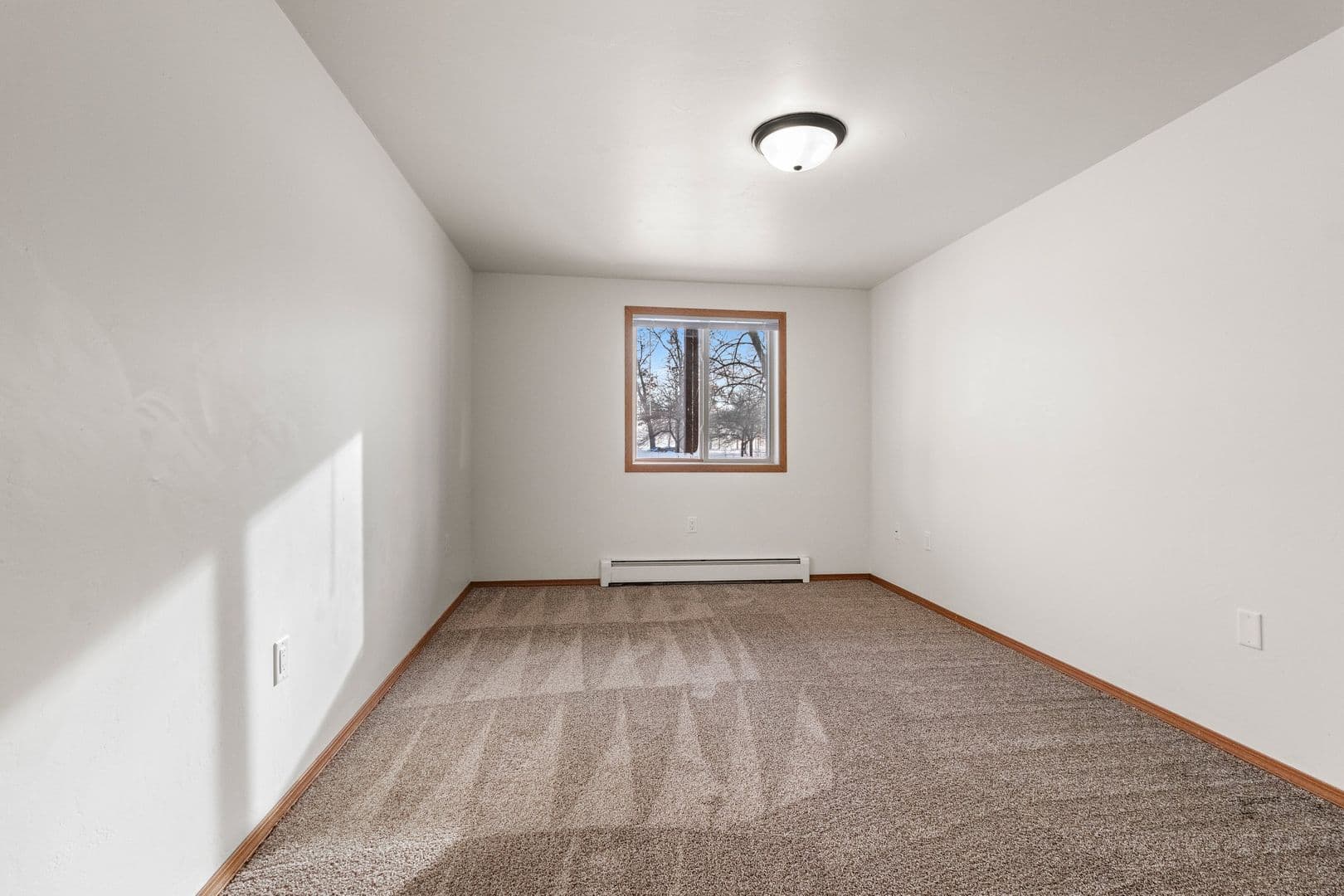 Green Bay Apartment: 1040, 1110, 1130 & 1140 Moraine Way