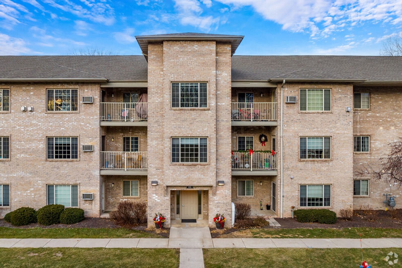 Green Bay Apartment: 1045   1081 Roland Lane