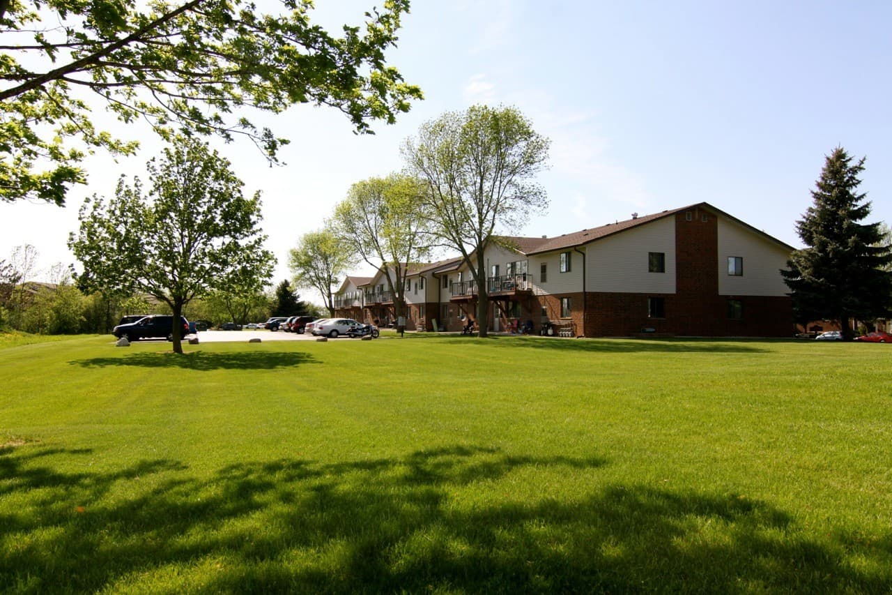 Germantown Apartment: N114 W15775   W15929 Sylvan Cr