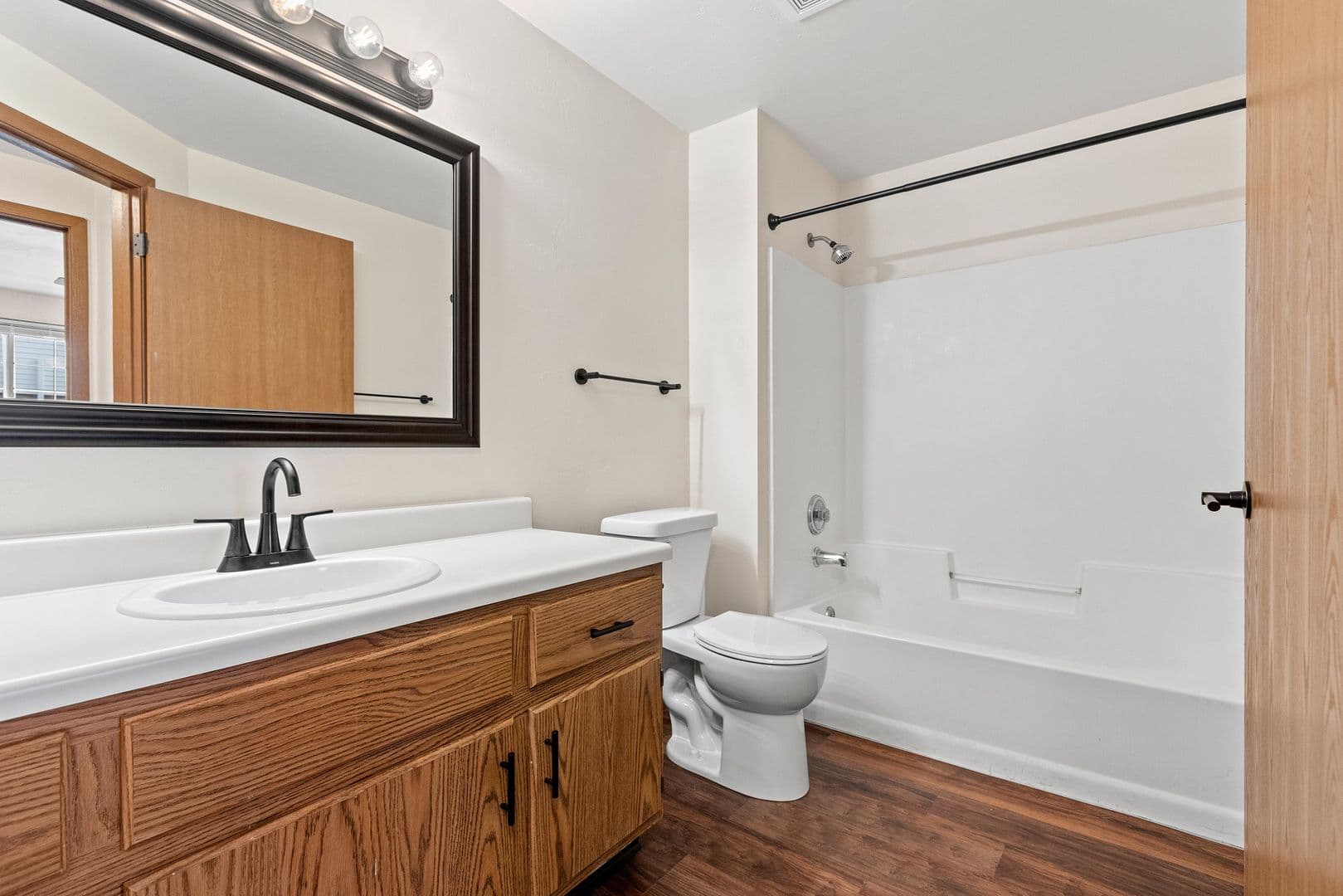 De Pere Apartment: 1258-1290 Scheuring Road