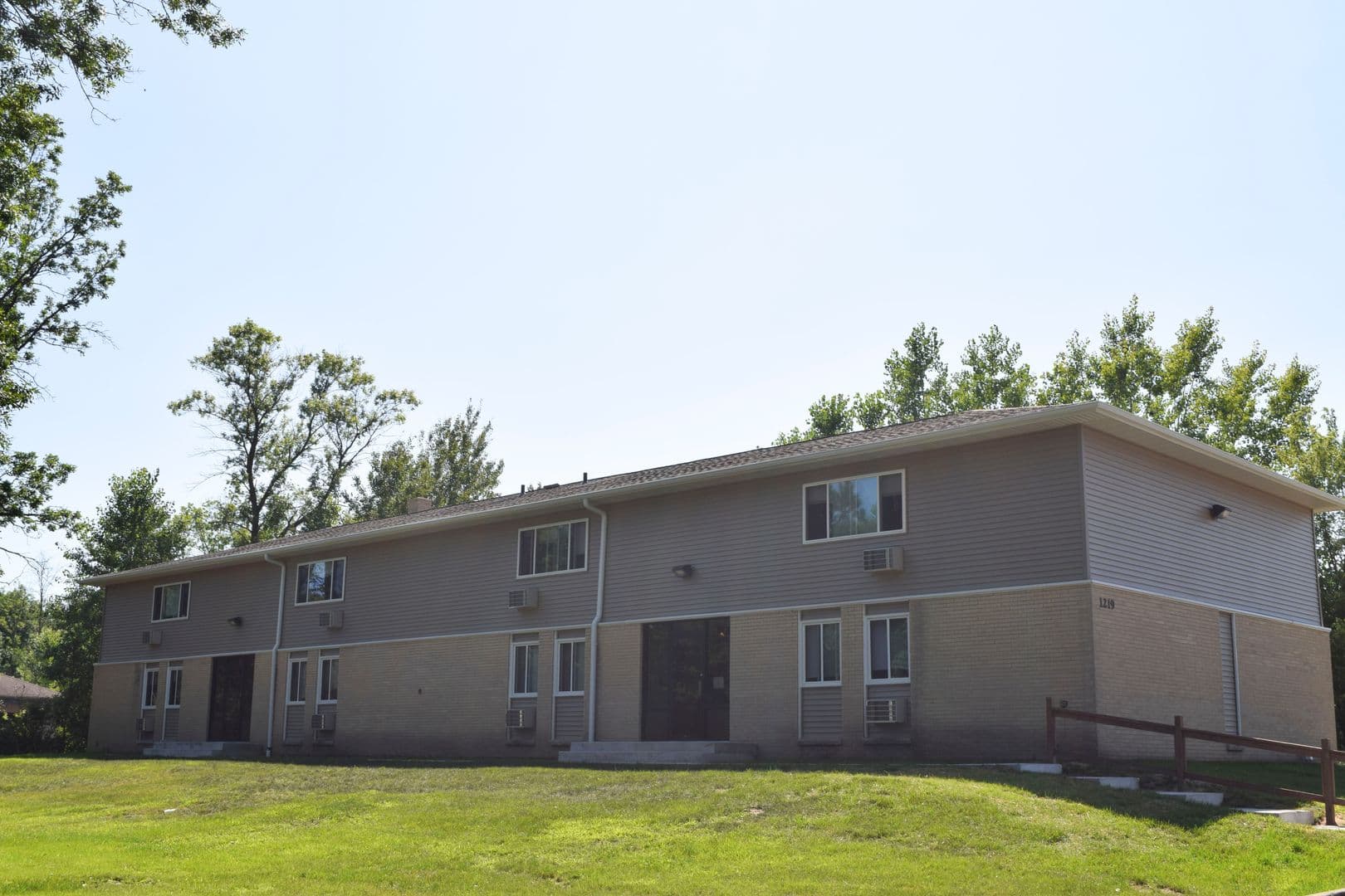 Marinette Apartment: 1129, 1130, 1145, 1205 & 1219 Cheri Blvd.