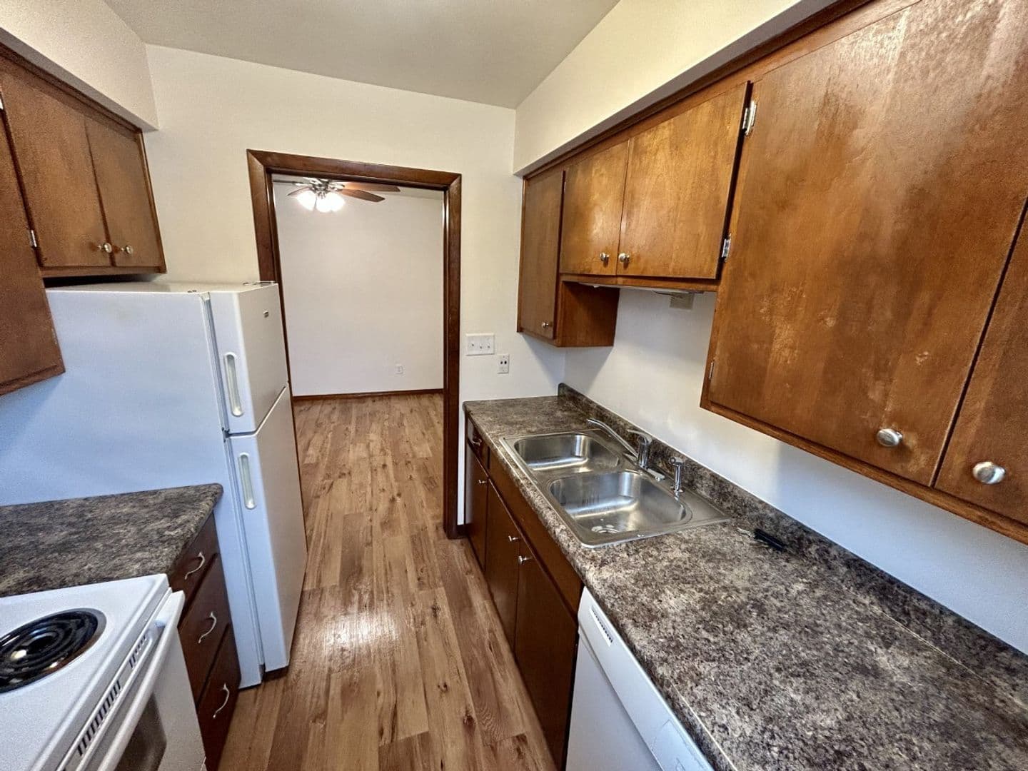 Allouez Apartment: 601 & 605 W. Briar Lane