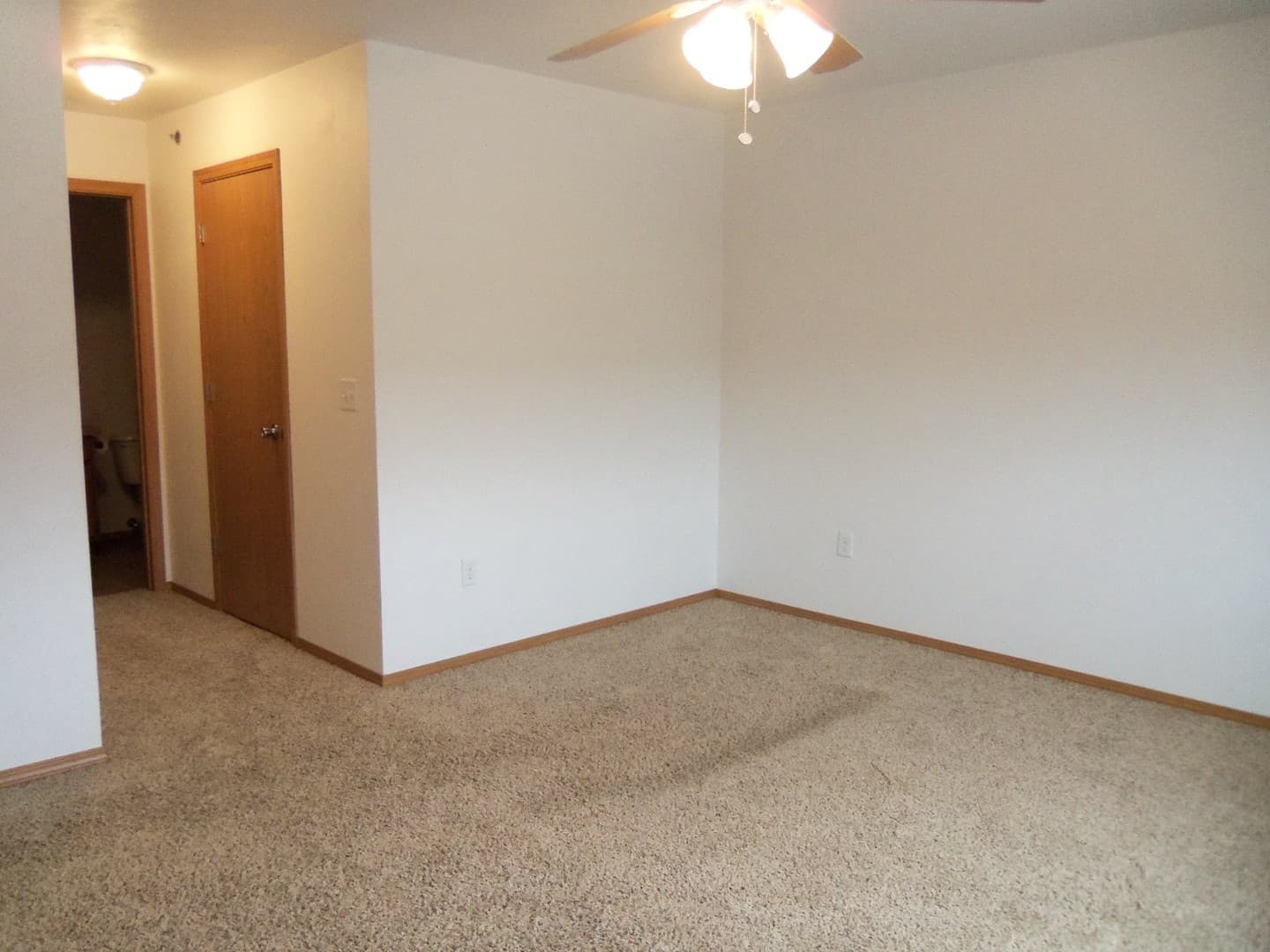 Kaukauna Apartment: 111-127 Lamplighter Dr.