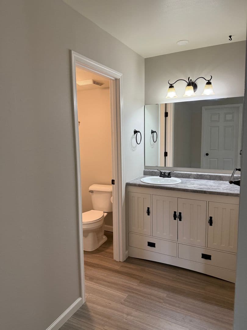 Lake Mills Apartment: 400 Browns Court