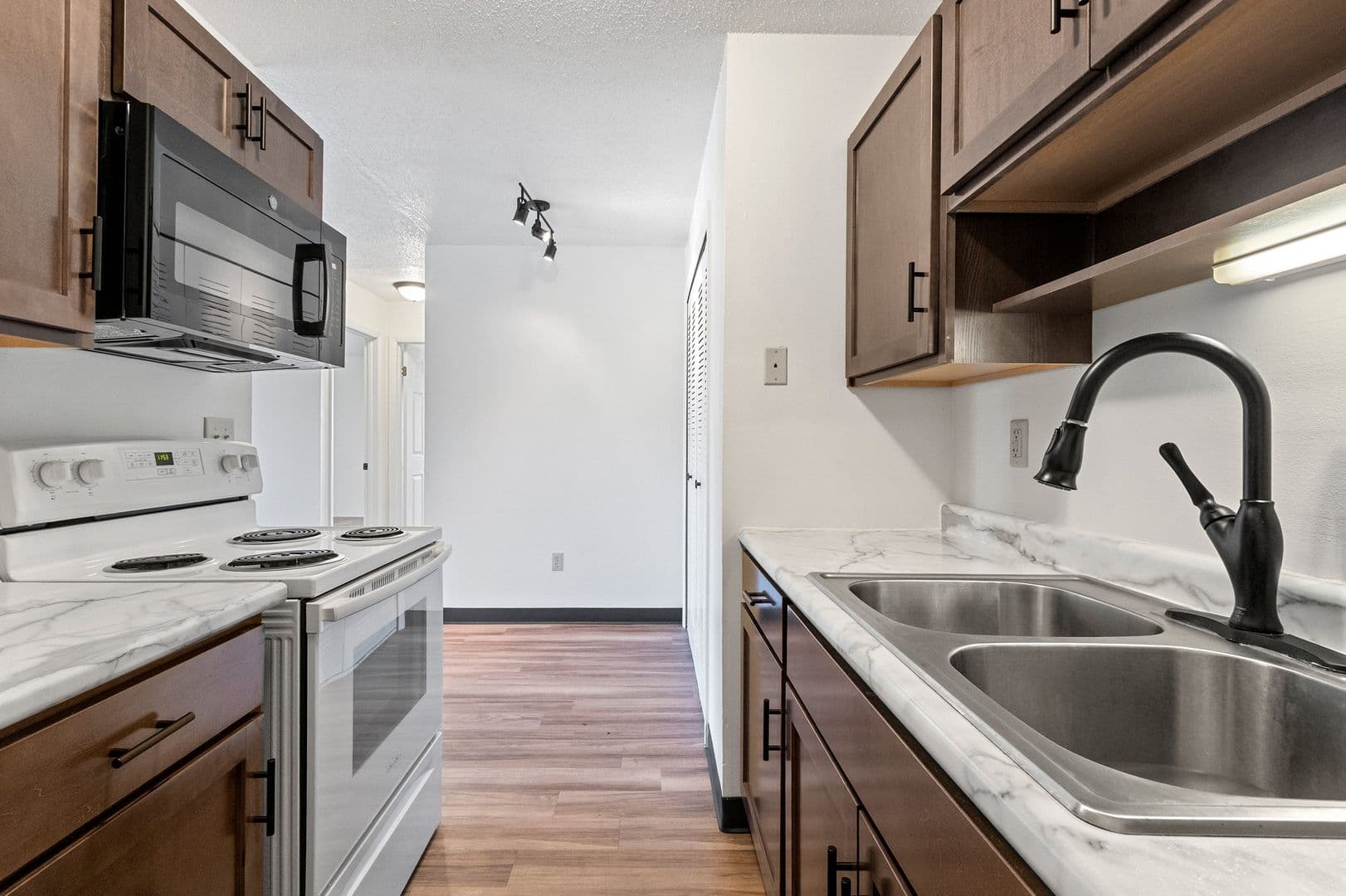 Manitowoc Apartment: 1701 - 1718 Cedar Grove Drive