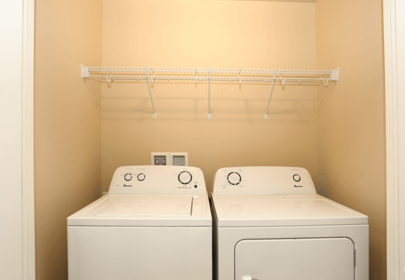 Lake Mills Apartment: 800-820 Brewster Drive