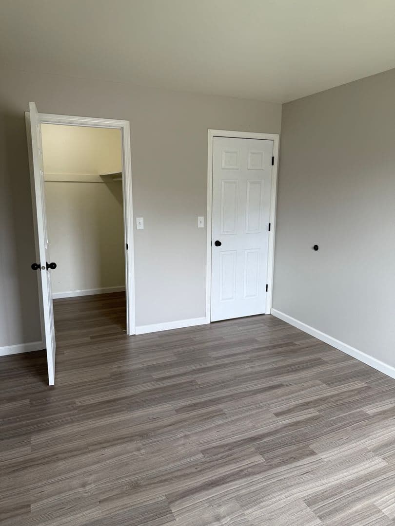 Lake Mills Apartment: 400 Browns Court