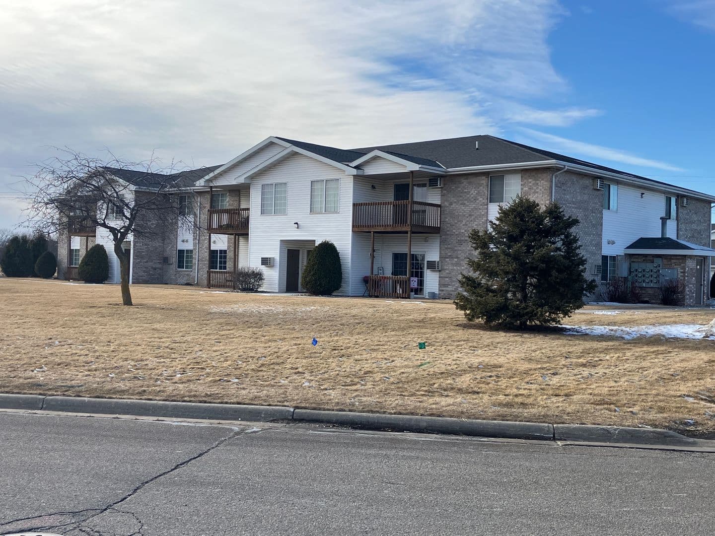 Neenah Apartment: 1251-1275 Christopher Drive