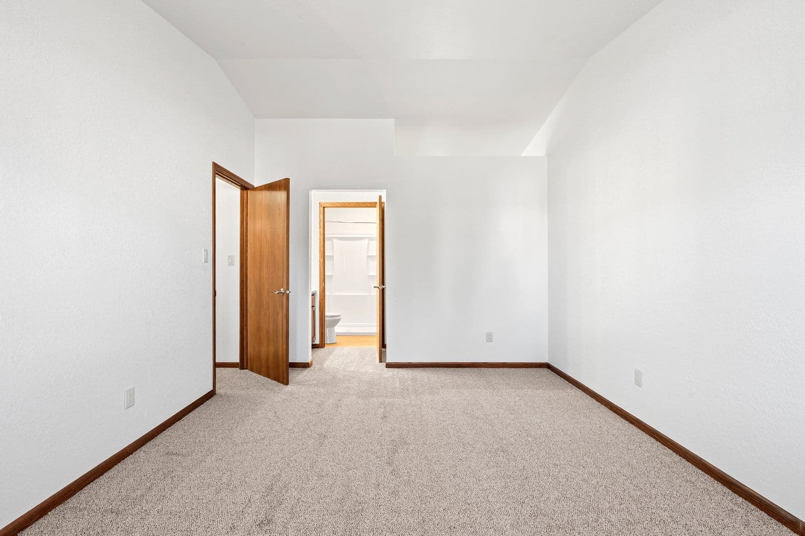 Green Bay Apartment: 2008 2108 Memorial Drive
