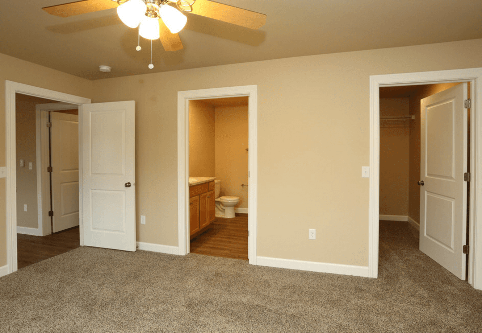 Lake Mills Apartment: 800-820 Brewster Drive