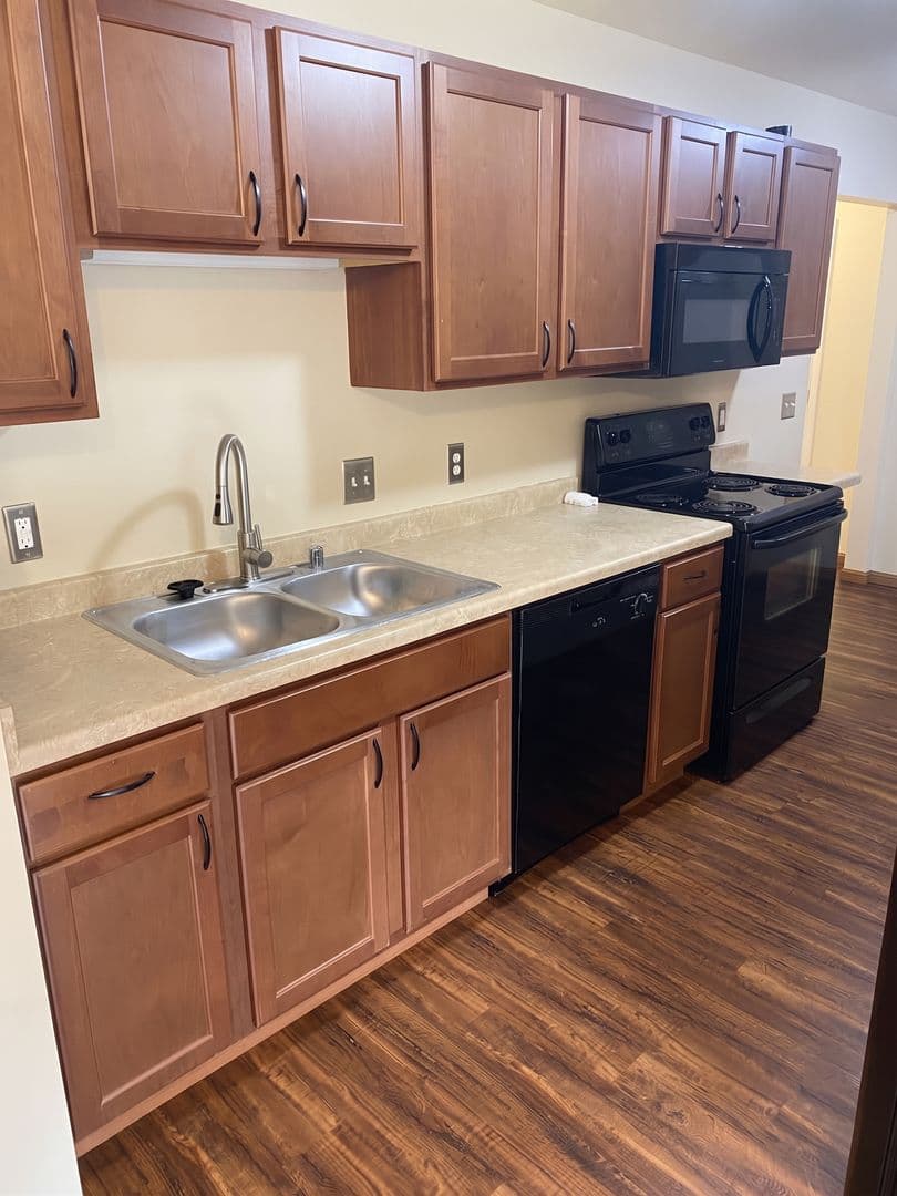 Whitewater Apartment: 533 & 539 W. Caine St