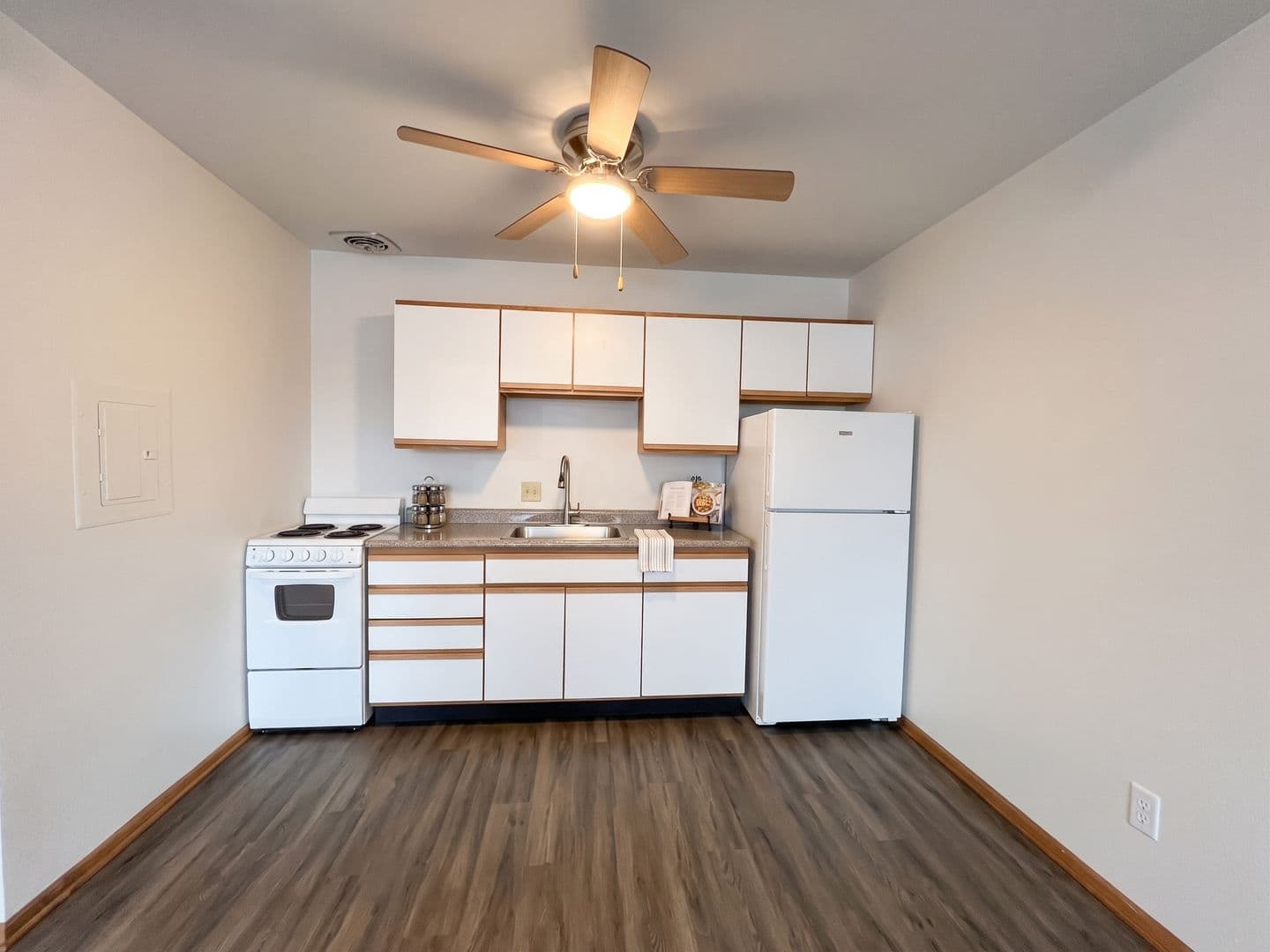 Milwaukee Apartment: 2827 - 2951 W. Parnell Avenue