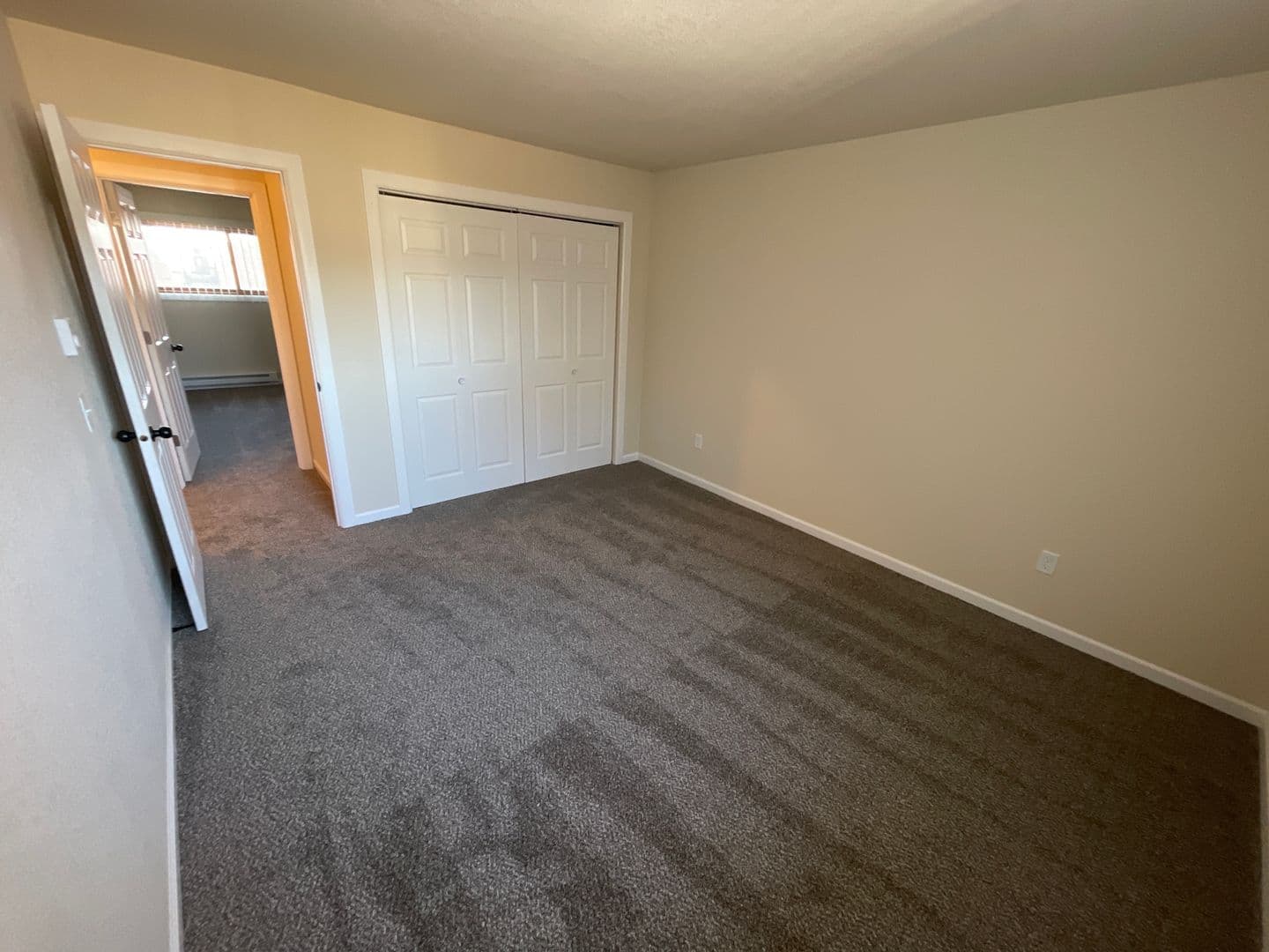 Marshfield Apartment: 801 895 W. 17th St.