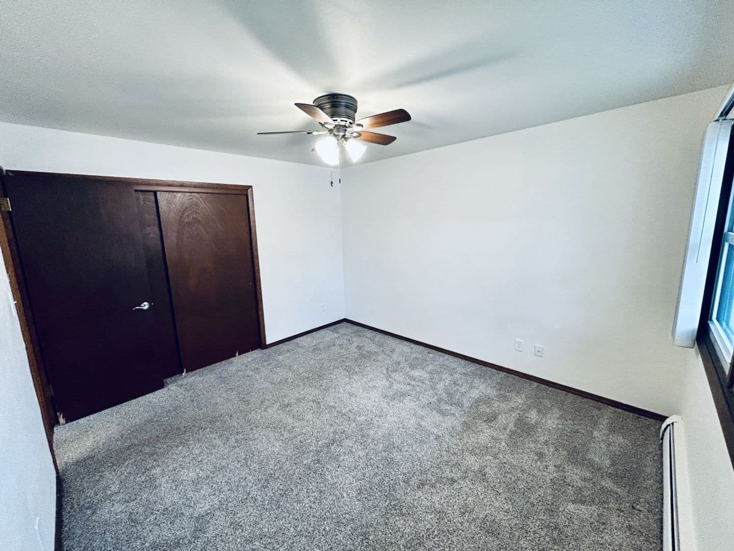 Allouez Apartment: 601 & 605 W. Briar Lane