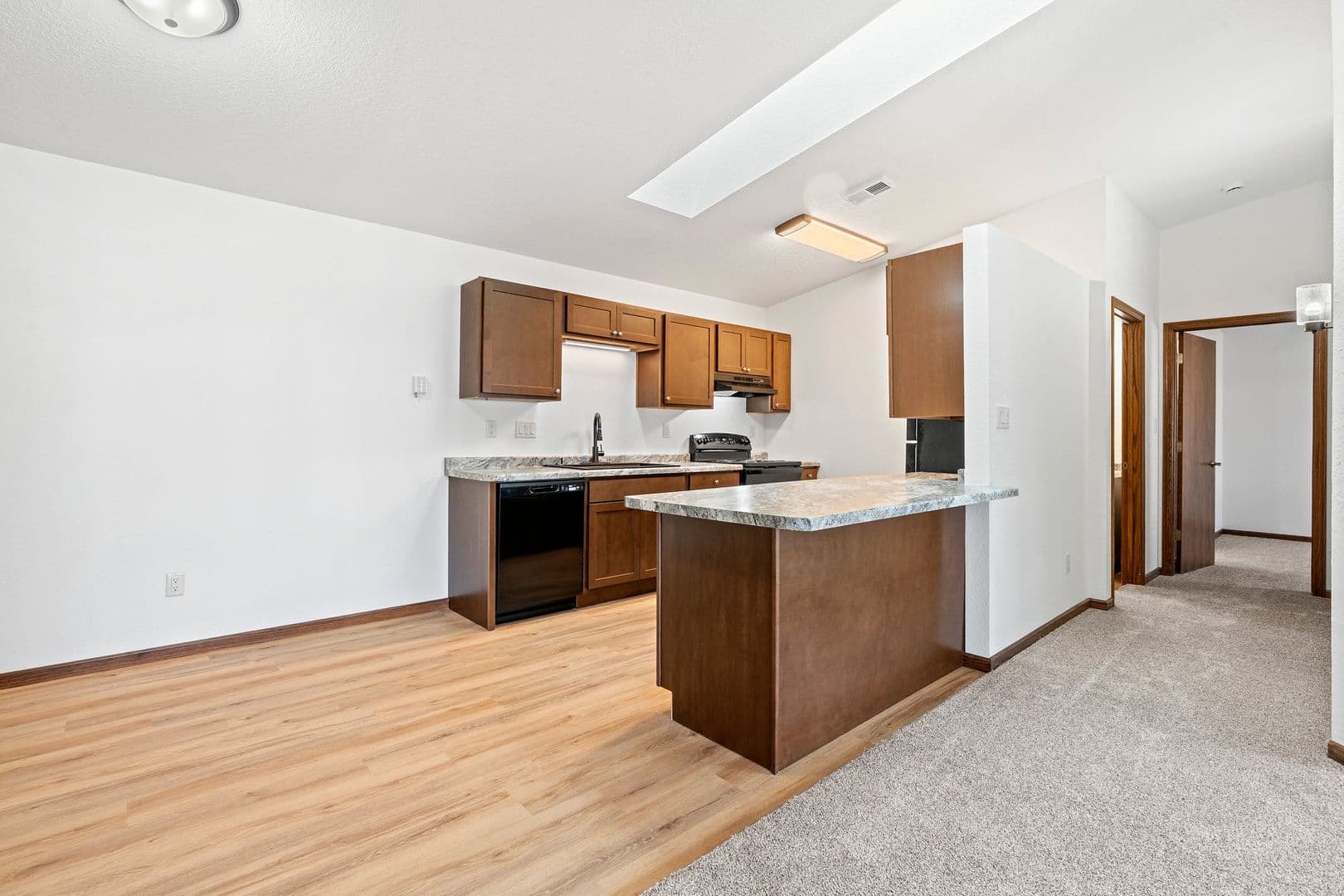 Green Bay Apartment: 2008 2108 Memorial Drive
