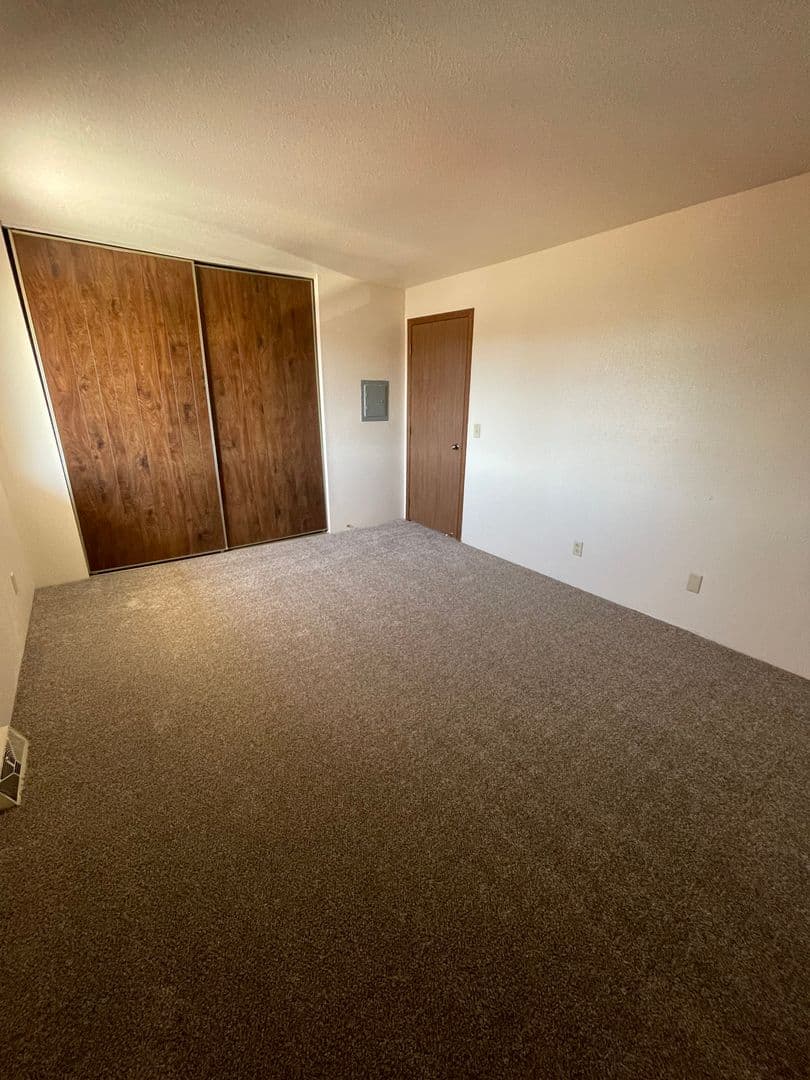 Oshkosh Apartment: 1770 - 1810 Taft Avenue
