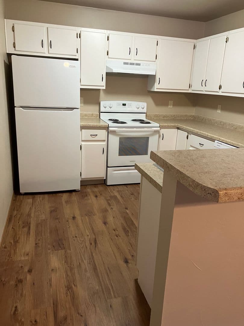 Neenah Apartment: 1251-1275 Christopher Drive