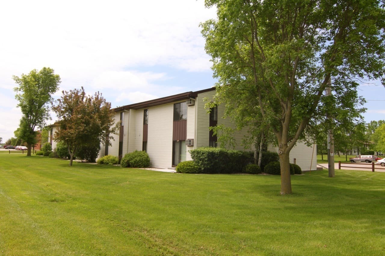 Marshfield Apartment: 1500   1508 S. Adams Ave.