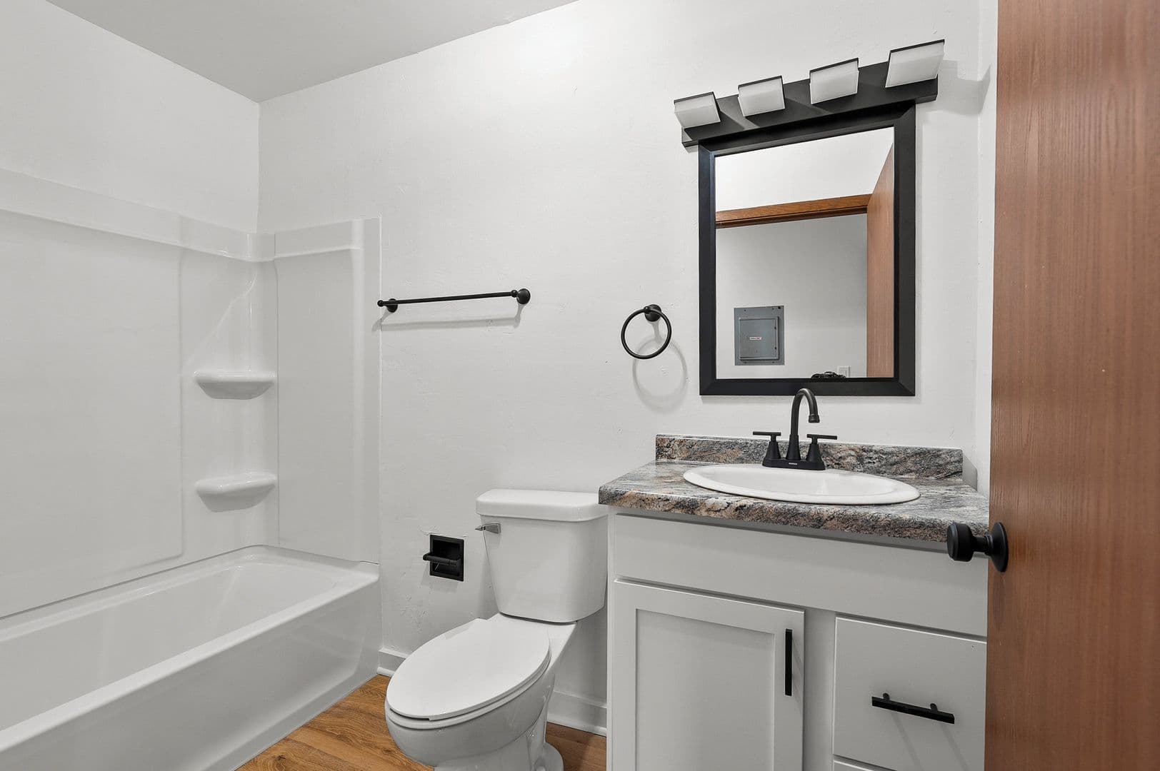 Sturgeon Bay Apartment: 204-220 S. 18th Avenue