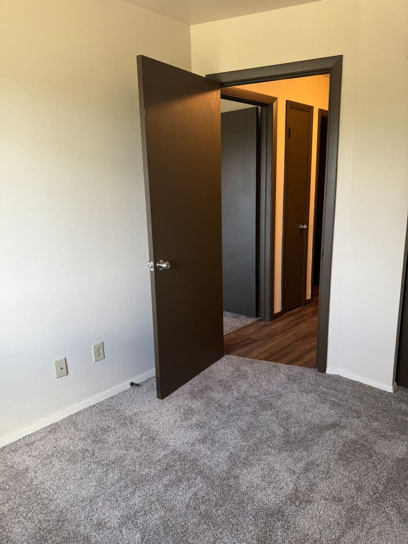 Oshkosh Apartment: 702 - 830 Stillwell Avenue