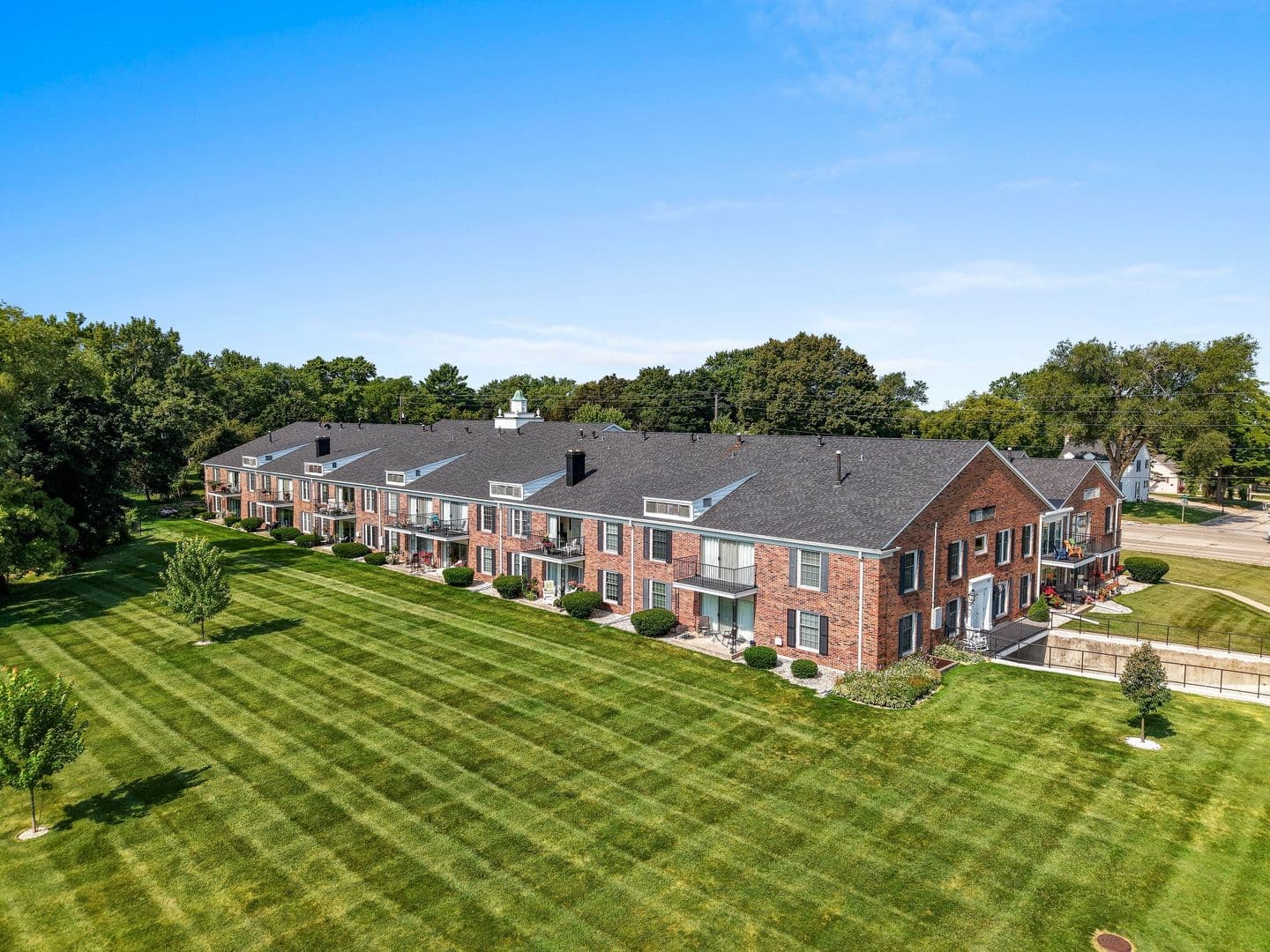 Allouez Apartment: 3001 S. Webster Avenue