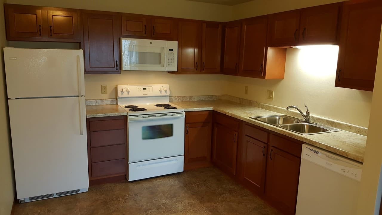 Marshfield Apartment: 1501   1521 S. Locust Avenue
