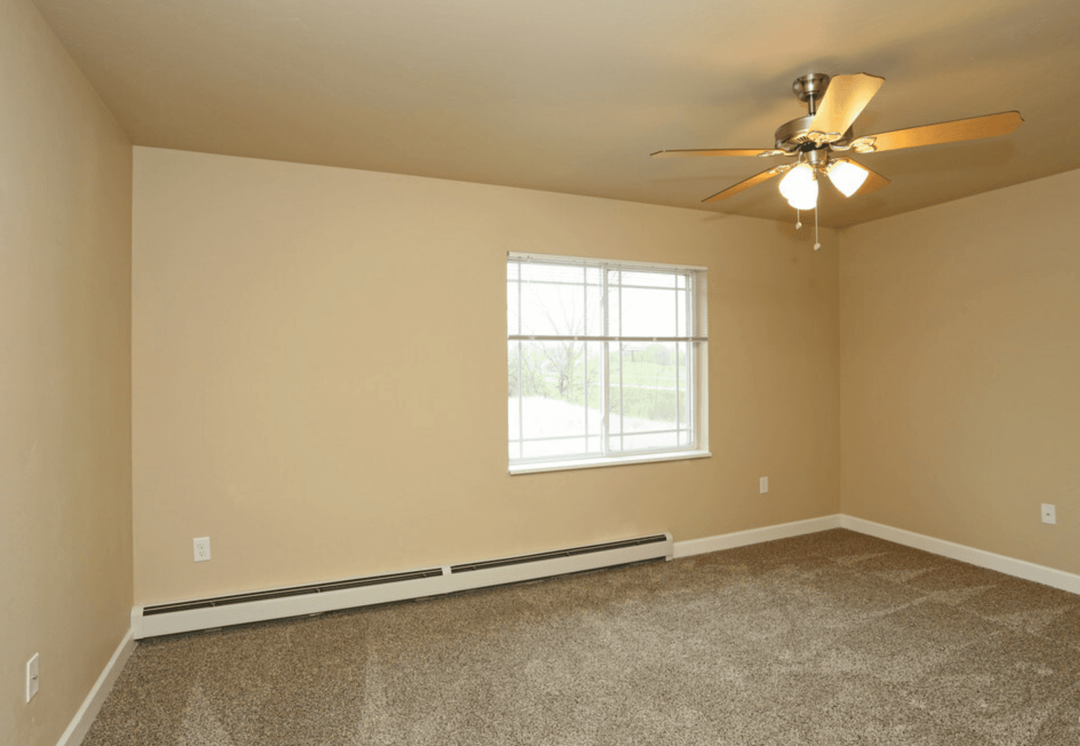 Lake Mills Apartment: 800-820 Brewster Drive