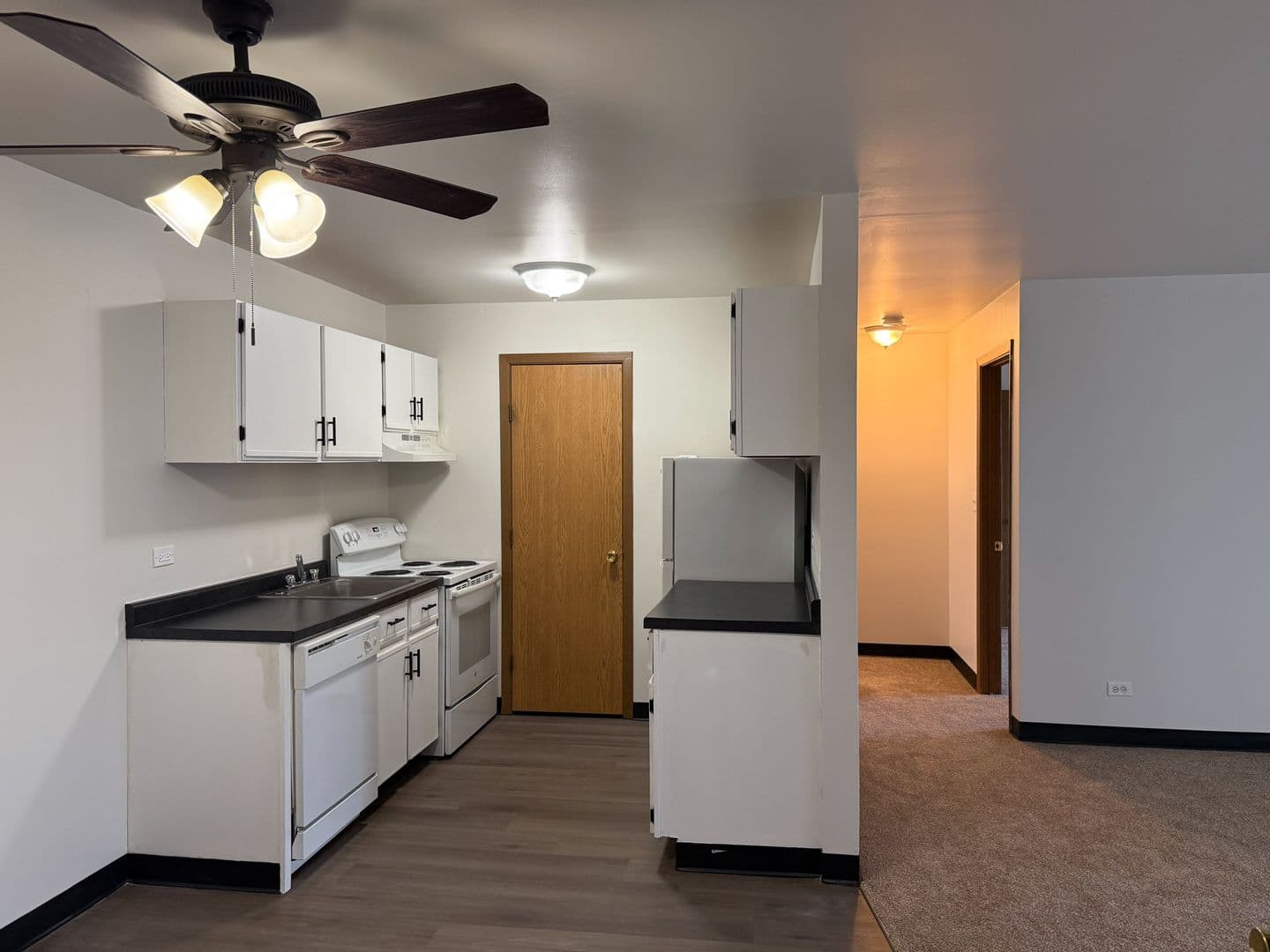 Twin Lakes Apartment: 1601 - 1761 Wilmot Avenue
