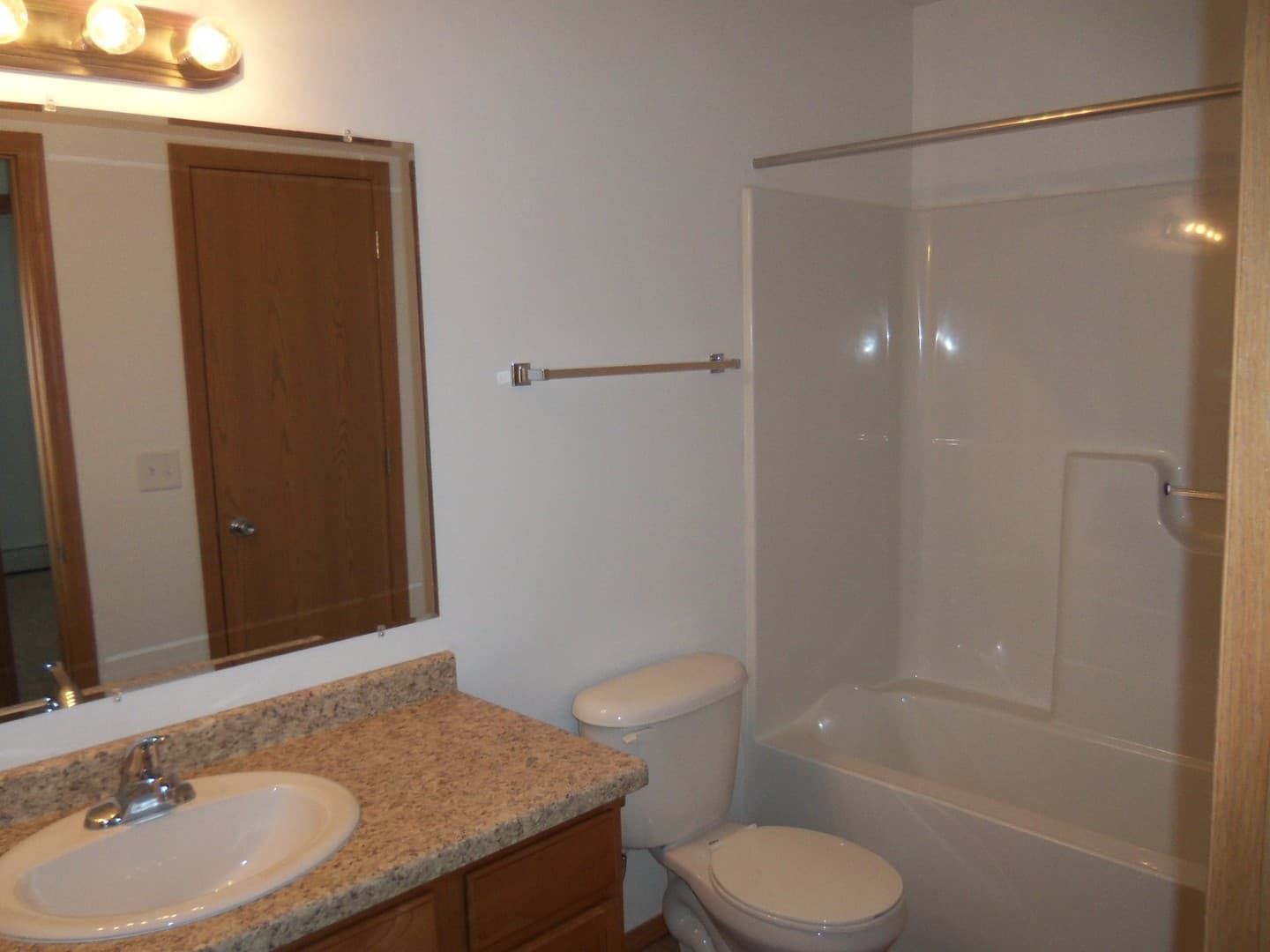 Kaukauna Apartment: 111-127 Lamplighter Dr.