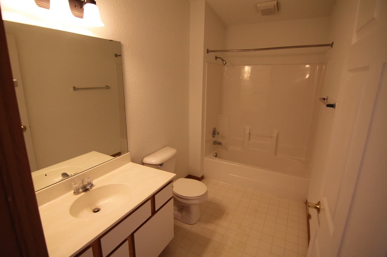 Sheboygan Apartment: 2114 2210 Meadowland Drive