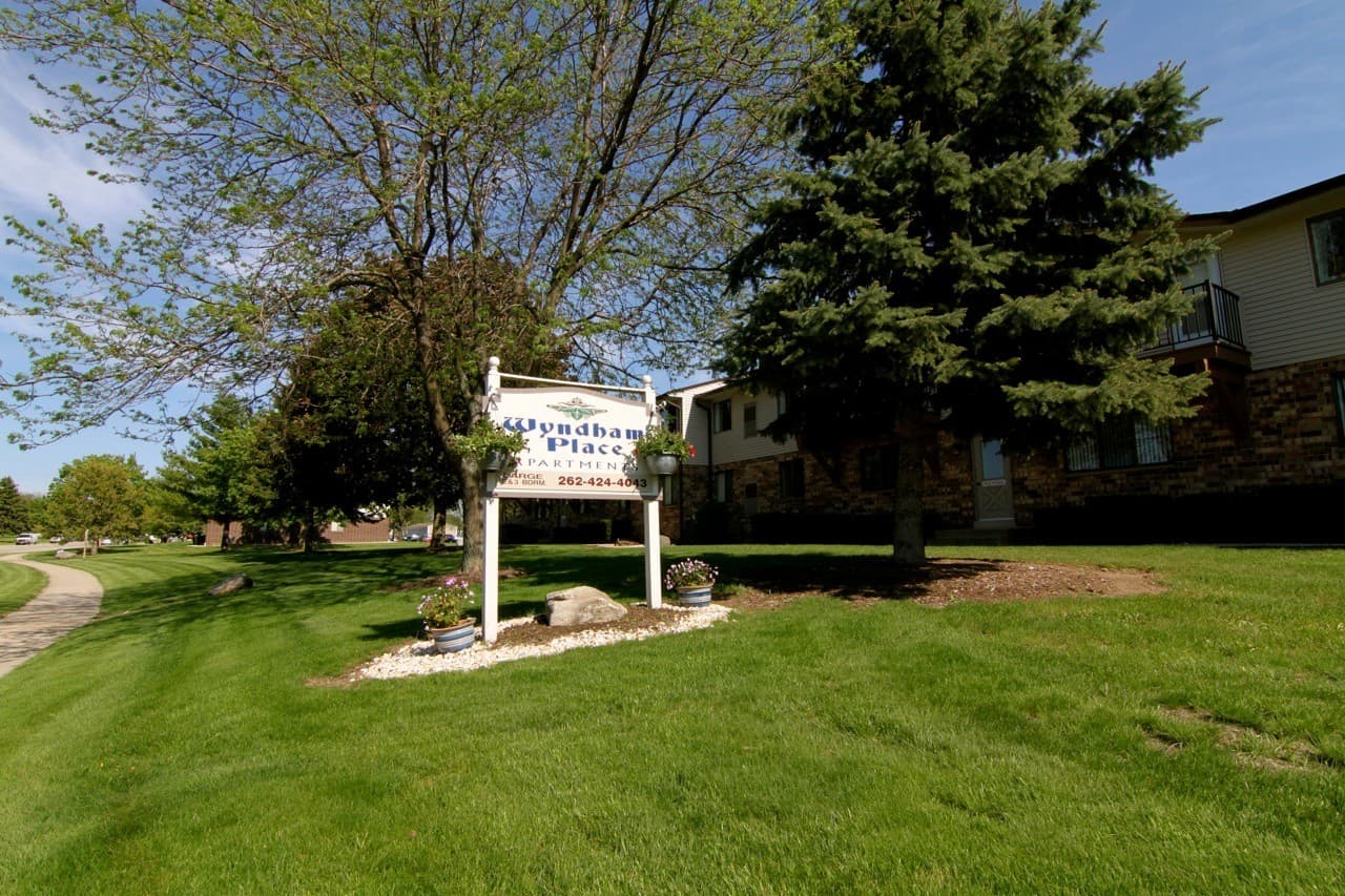 Germantown Apartment: N114 W15775   W15929 Sylvan Cr