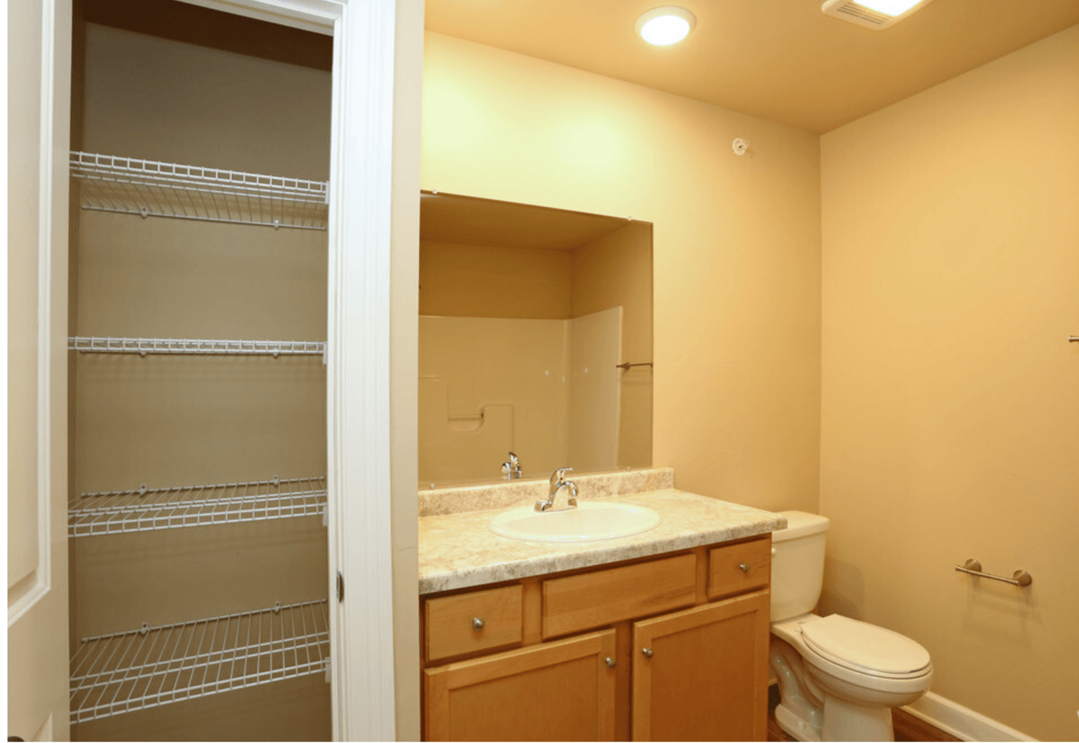Lake Mills Apartment: 800-820 Brewster Drive