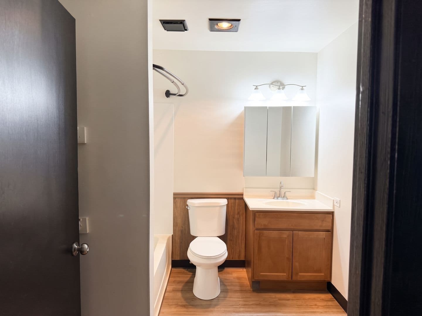 Twin Lakes Apartment: 1601 - 1761 Wilmot Avenue