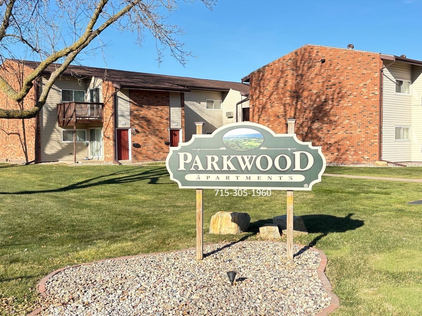 Marshfield Apartment: 701   795 W. 17th Street