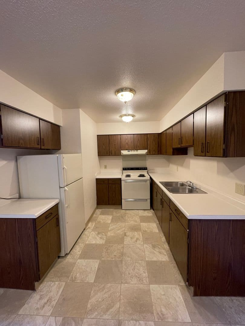 Oshkosh Apartment: 1770 - 1810 Taft Avenue