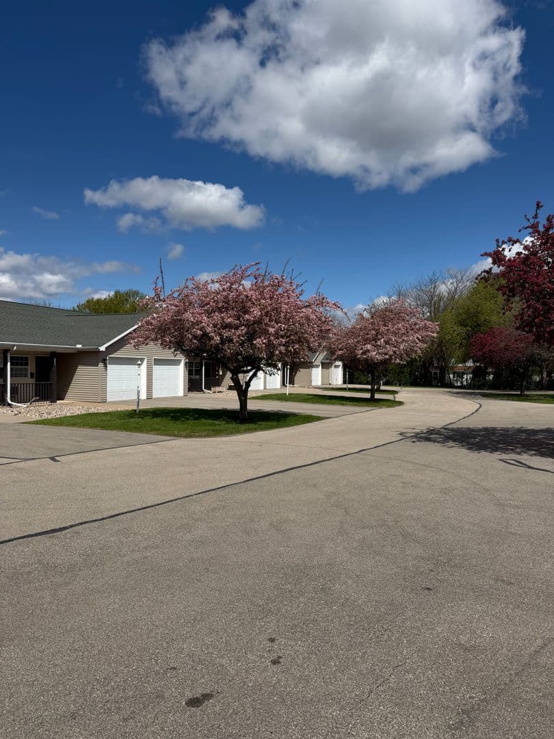 Oshkosh Apartment: 1120 -1270 W. 20th Avenue